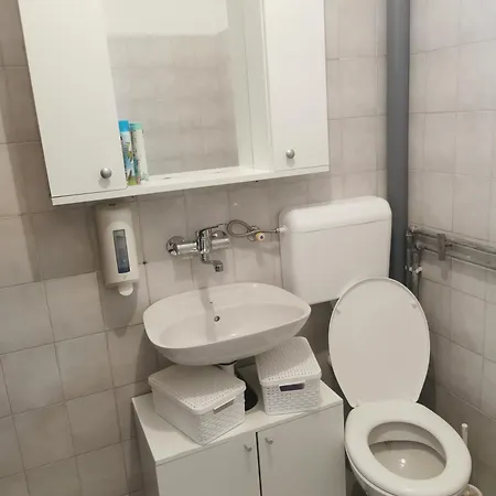 House Official * Ni